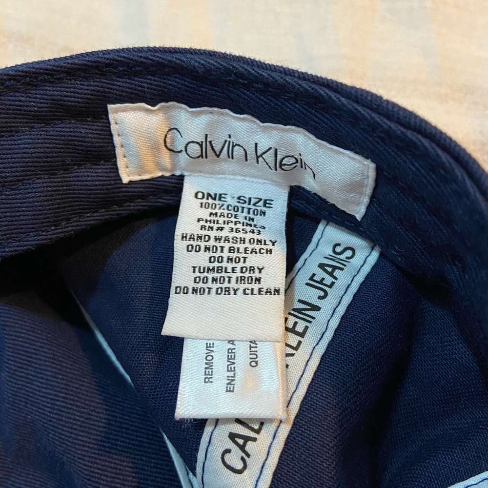 Cap (Calvin Klein) - Picture 2 of 3